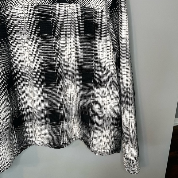 The North Face Valley Twill Utility Shacket - Picture 10 of 13